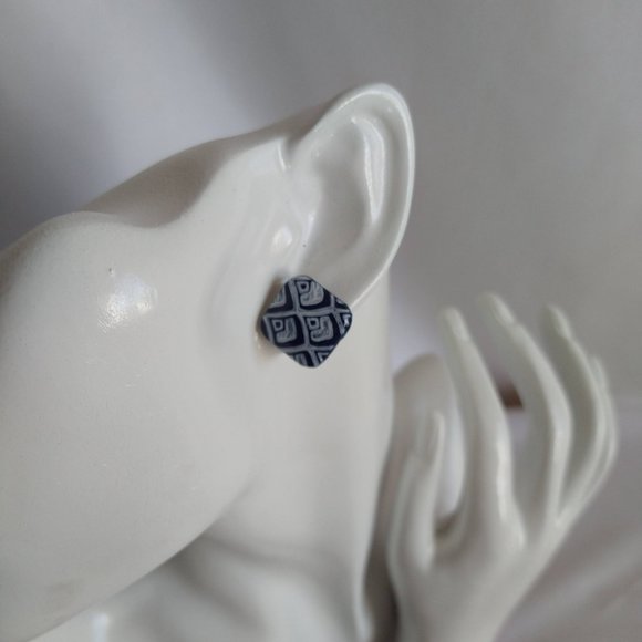 Handmade blue and white polymer clay earrings.Boucles d'oreilles fait à la main - Picture 6 of 7